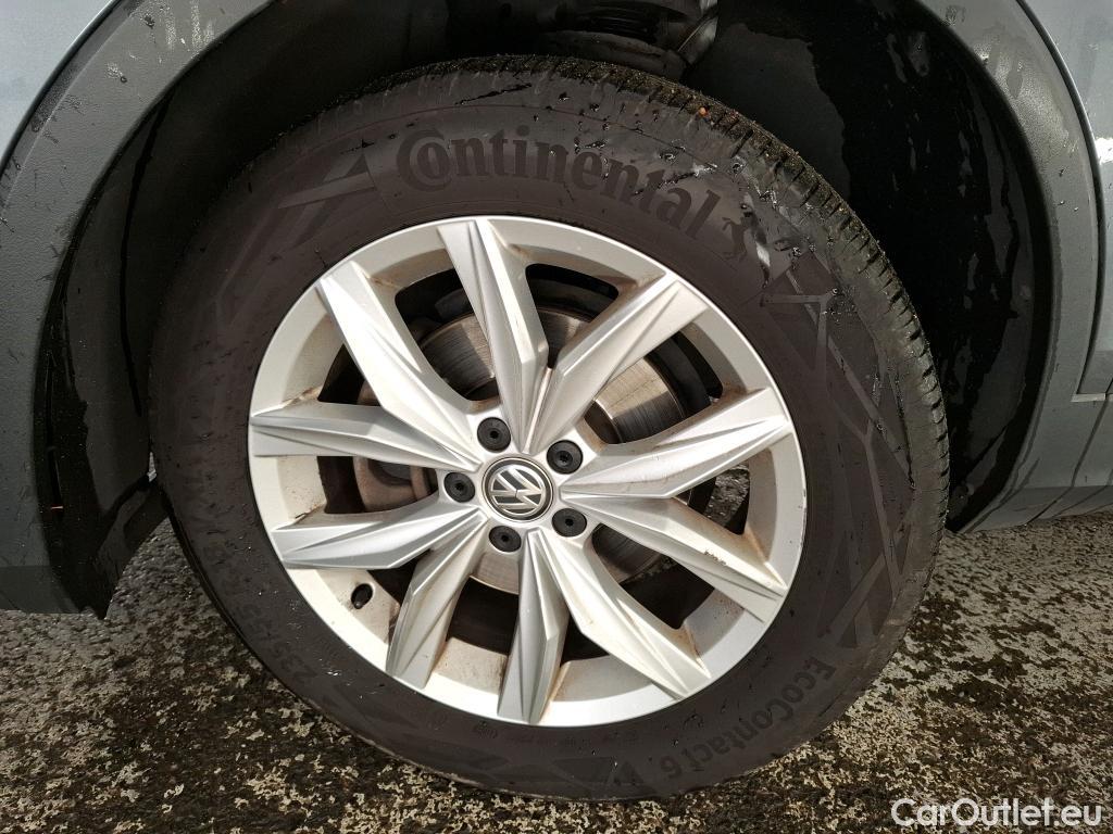  Volkswagen  Tiguan VOLKSWAGEN  Allspace / 2017 / 5P / SUV 2.0 TDI 150 DSG7 Carat #37