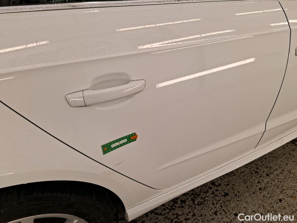  Audi  A3 AUDI  Sportback e-tron / 2016 / 5P / Berline 40 e-tron S TRONIC BUSINESS LINE #32