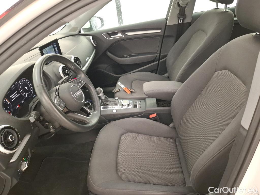  Audi  A3 AUDI  Sportback e-tron / 2016 / 5P / Berline 40 e-tron S TRONIC BUSINESS LINE #24