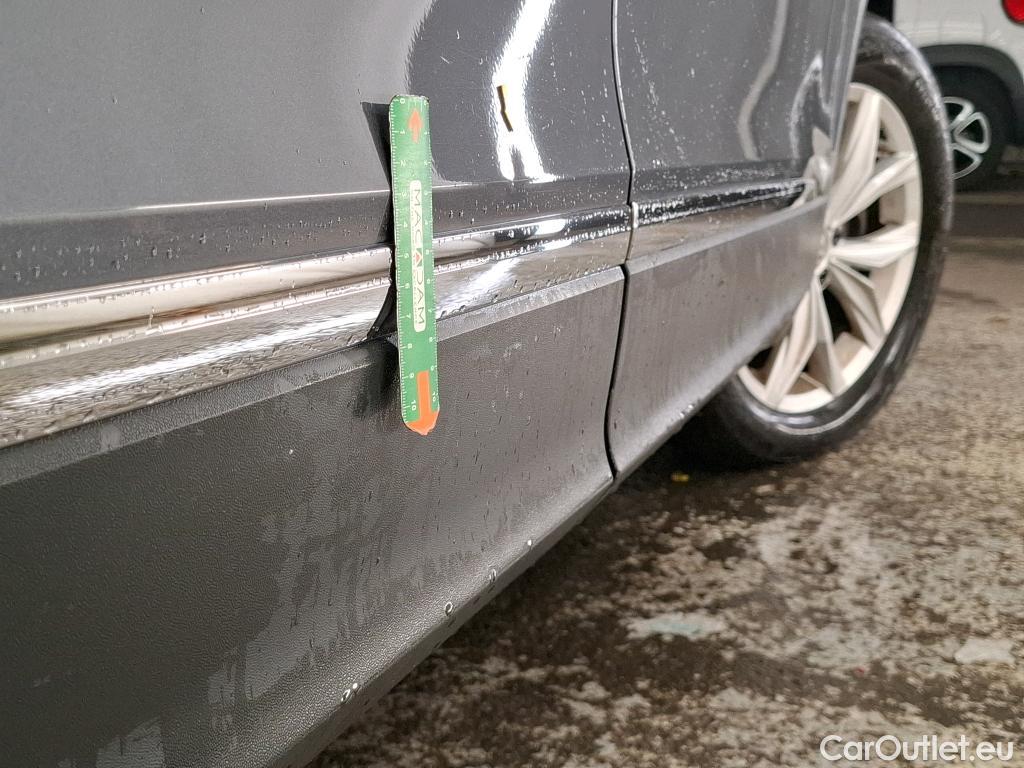  Volkswagen  Tiguan VOLKSWAGEN  Allspace / 2017 / 5P / SUV 2.0 TDI 150 DSG7 Carat #29