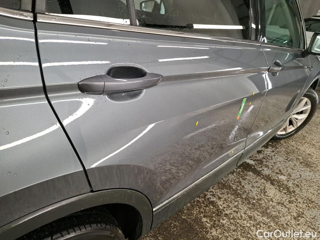  Volkswagen  Tiguan VOLKSWAGEN  Allspace / 2017 / 5P / SUV 2.0 TDI 150 DSG7 Carat #26