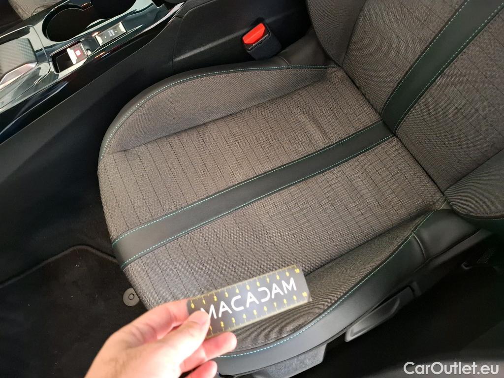  Peugeot  208  Allure Pack 1.2 PureTech 100CV BVA8 E6d #2