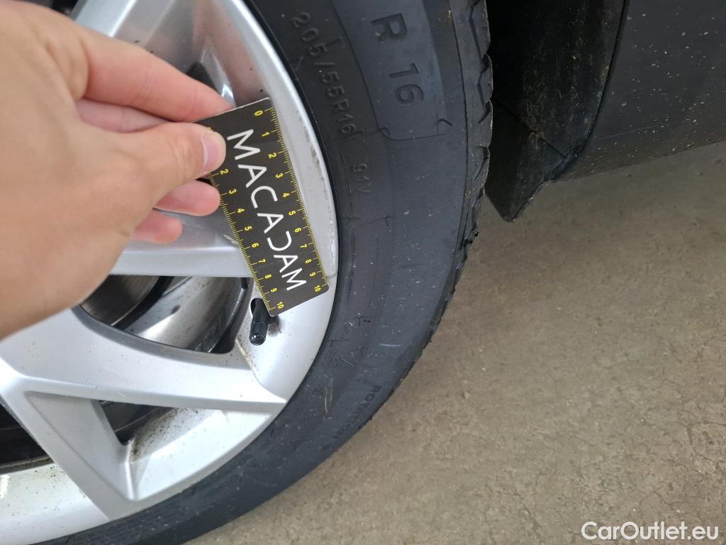  Seat  Leon SEAT  / 2020 / 5P / Berline 2.0 TDI 150 DSG S&S Style Business #7