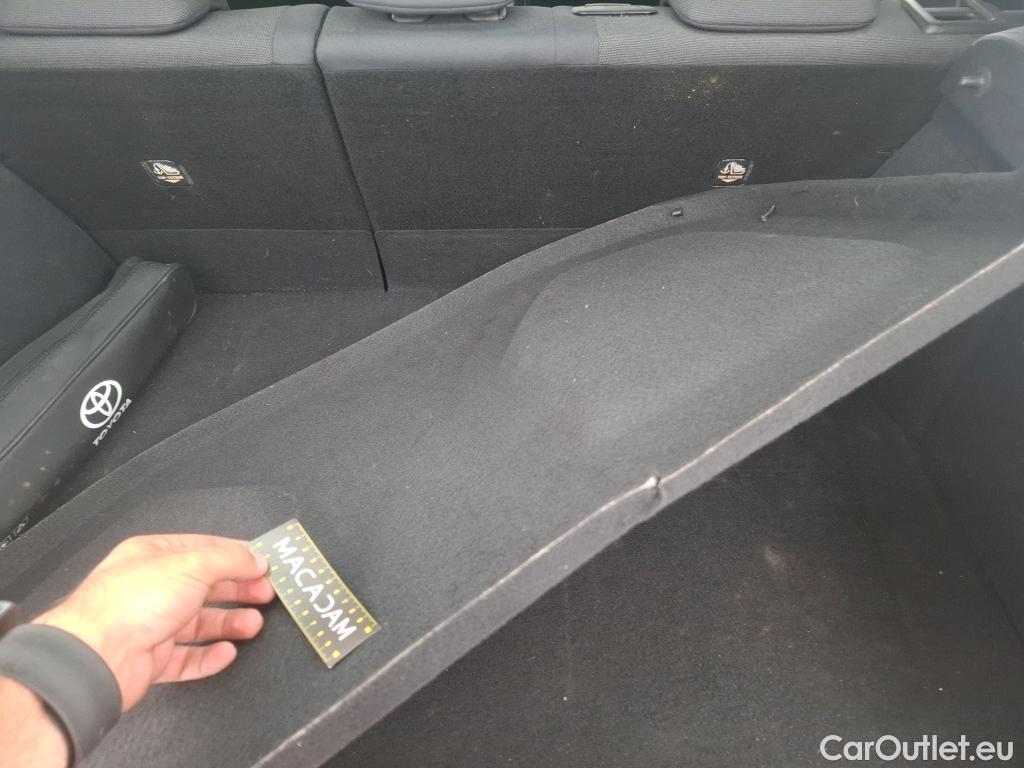  Toyota  C-HR TOYOTA  / 2016 / 5P / SUV 2.0 Hybride 184 Dynamic Business Beyond #1