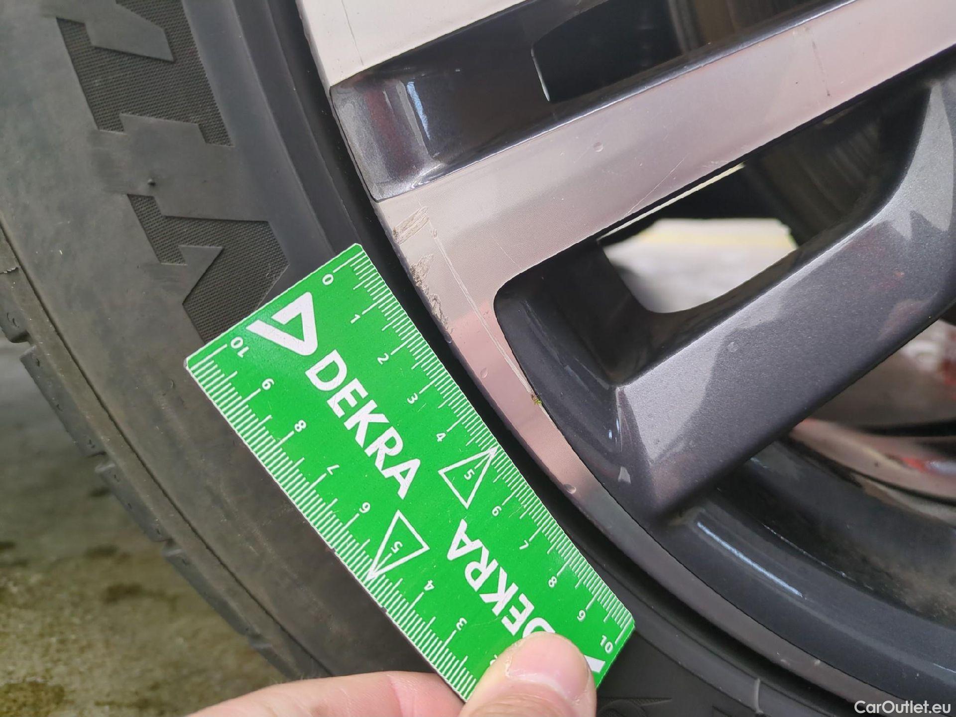  Peugeot  5008  Allure Pack 1.5 HDi 130CV BVA8 7 Sieges E6d #26