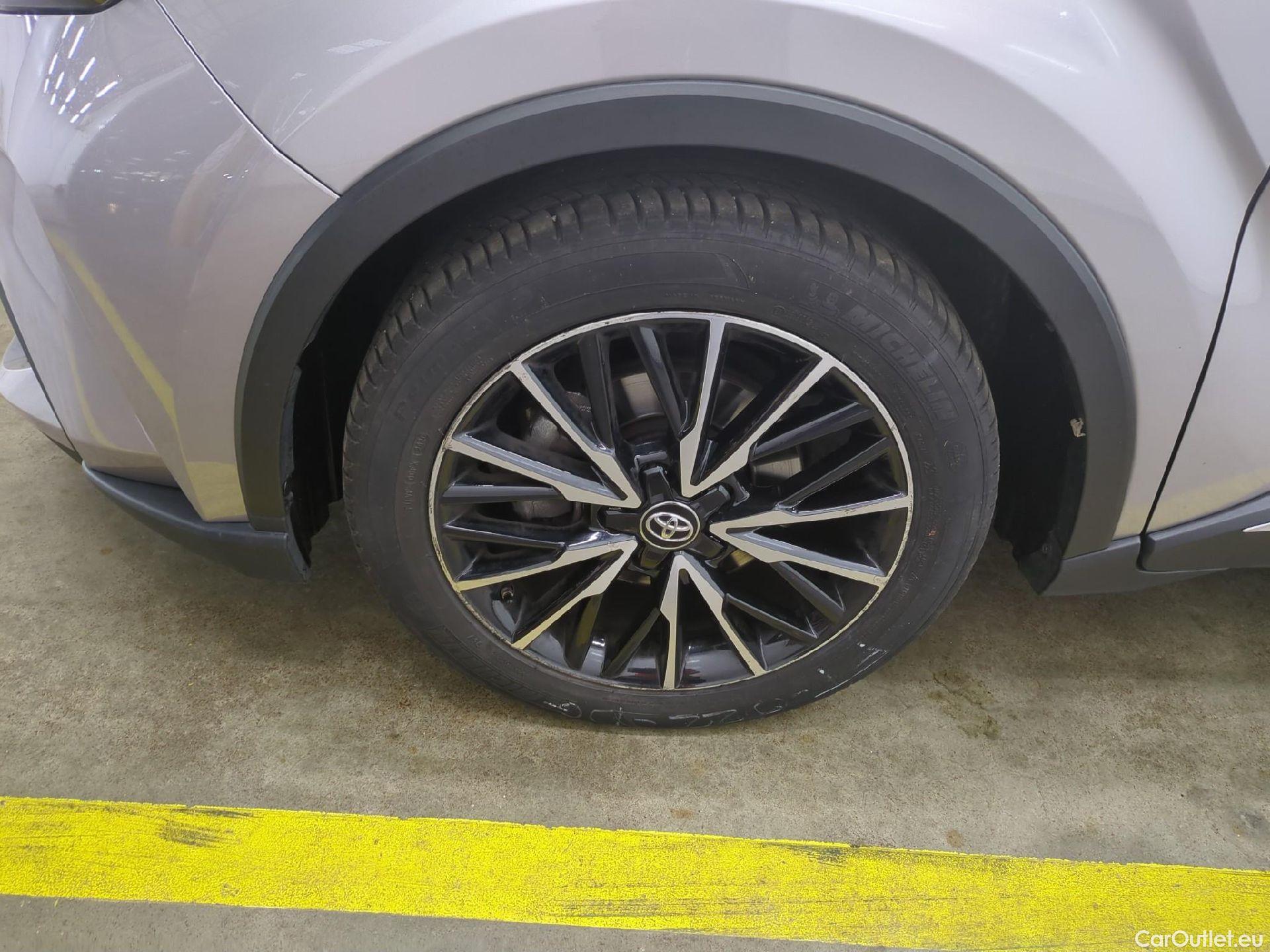  Toyota  C-HR TOYOTA  / 2016 / 5P / SUV 2.0 HYBRIDE 184 DISTINCTIVE #3