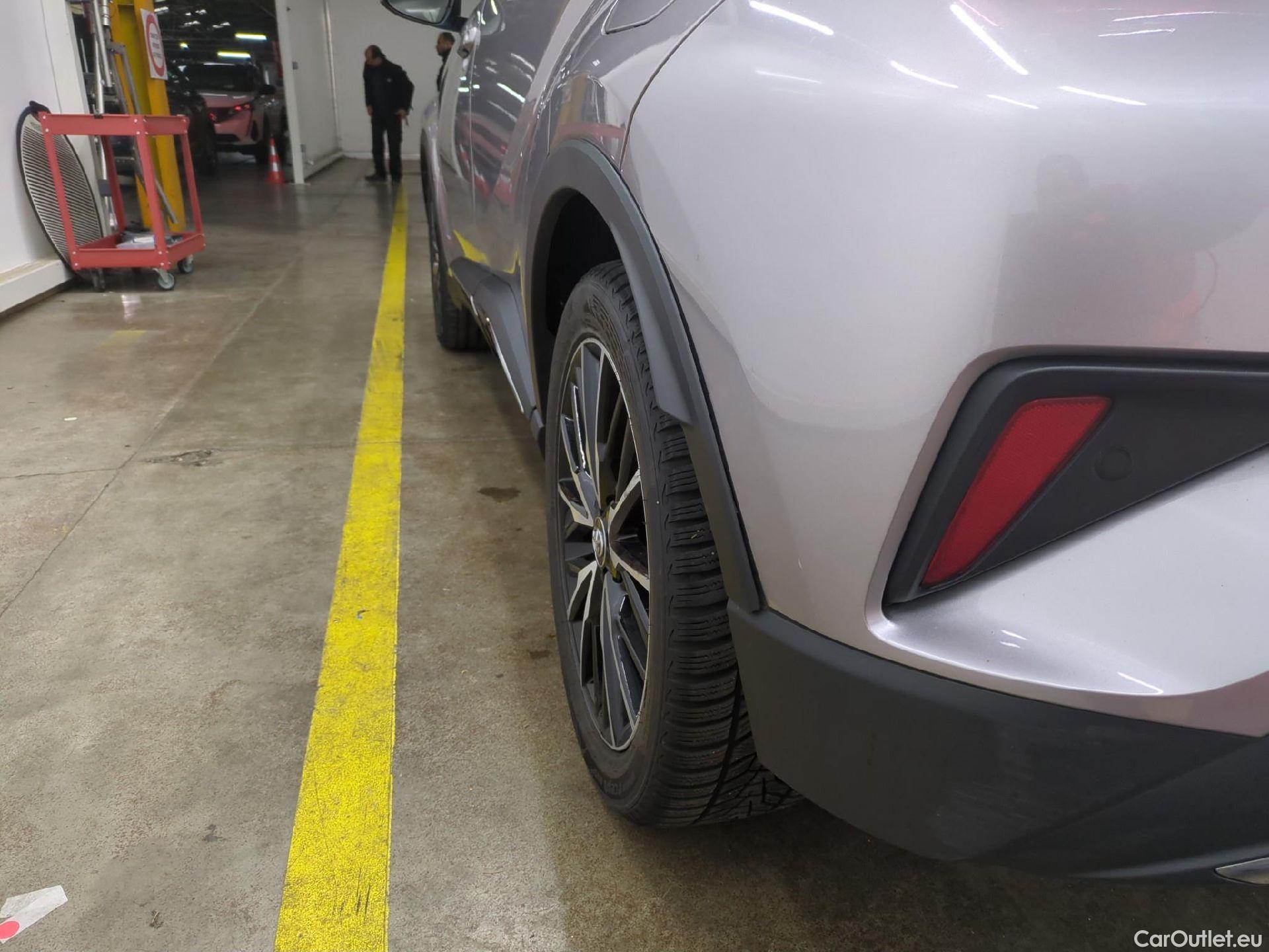  Toyota  C-HR TOYOTA  / 2016 / 5P / SUV 2.0 HYBRIDE 184 DISTINCTIVE #28