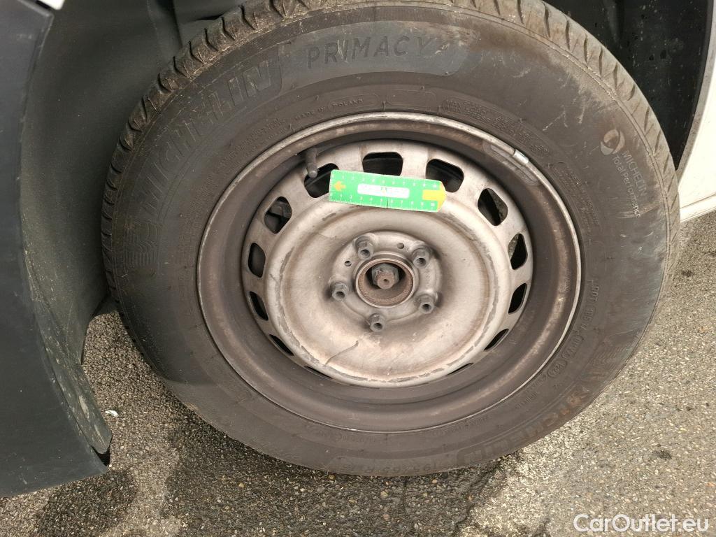  Peugeot  Partner PEUGEOT  / 2018 / 4P / Fourgonnette Taille M 650kg PureTech 110 S&S BVM6 #3