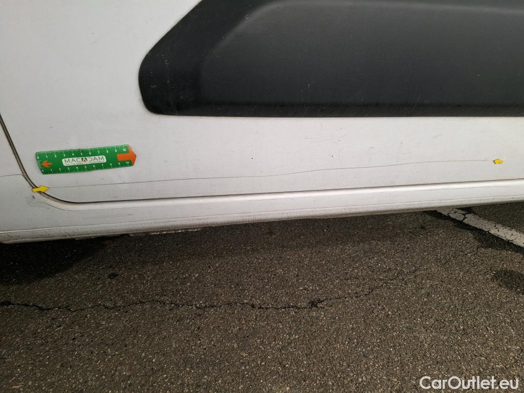  Peugeot  Partner PEUGEOT  / 2018 / 4P / Fourgonnette Taille M 650kg PureTech 110 S&S BVM6 #2