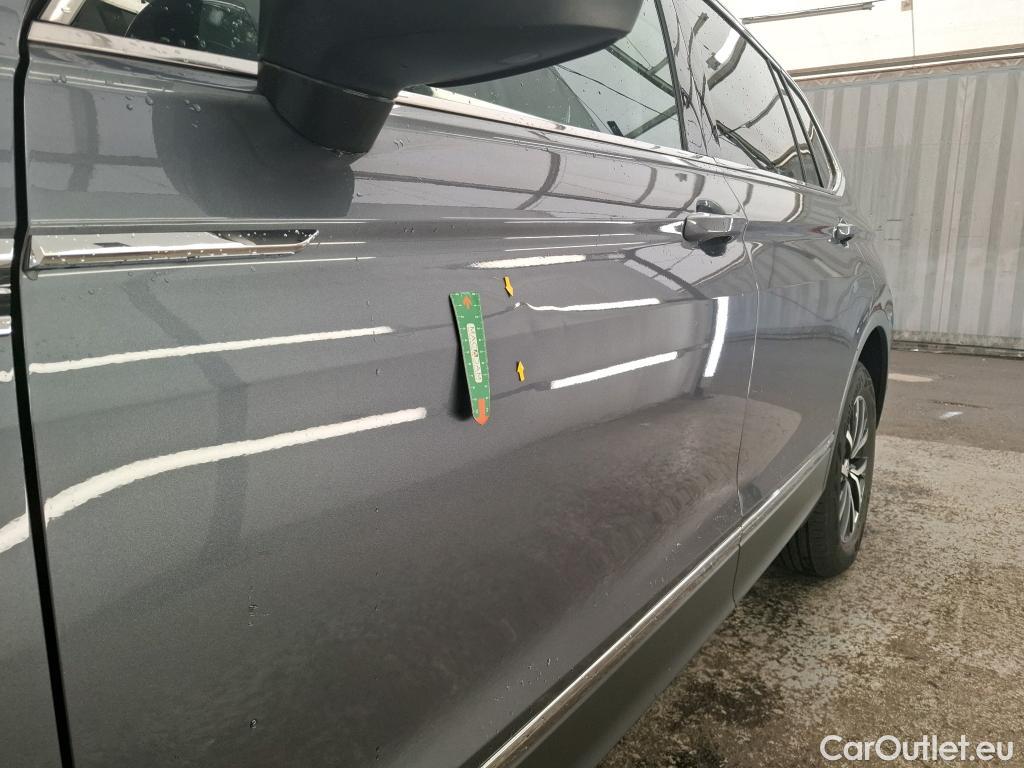  Volkswagen  Tiguan VOLKSWAGEN  Allspace / 2017 / 5P / SUV 2.0 TDI 150 DSG7 Confortline #4