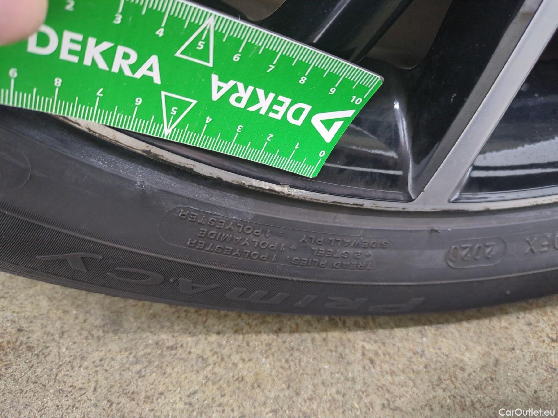  Toyota  C-HR TOYOTA  / 2016 / 5P / SUV 2.0 HYBRIDE 184 DISTINCTIVE #15