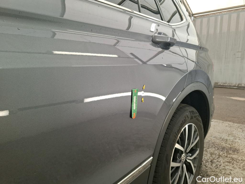  Volkswagen  Tiguan VOLKSWAGEN  Allspace / 2017 / 5P / SUV 2.0 TDI 150 DSG7 Confortline #9