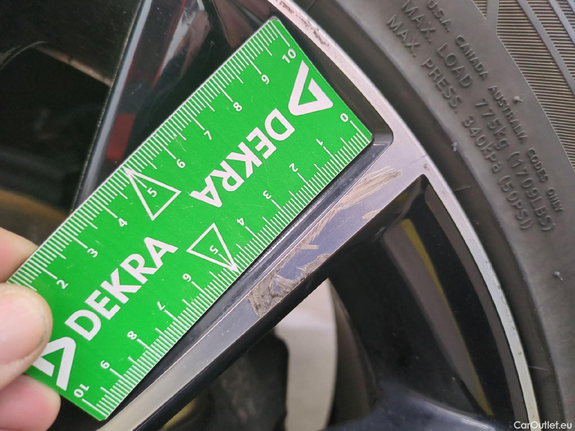  Toyota  C-HR TOYOTA  / 2016 / 5P / SUV 2.0 HYBRIDE 184 DISTINCTIVE #6