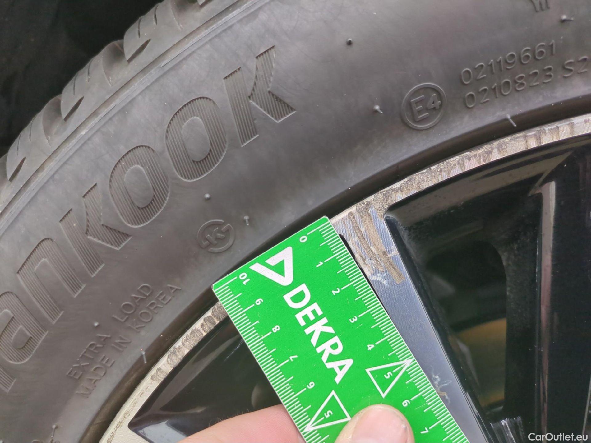  Toyota  C-HR TOYOTA  / 2016 / 5P / SUV 2.0 HYBRIDE 184 DISTINCTIVE #10