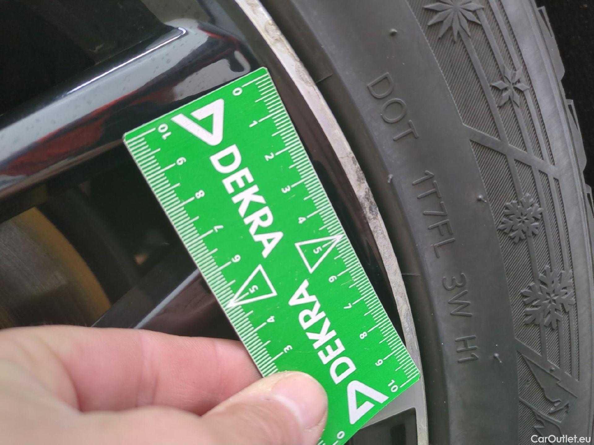  Toyota  C-HR TOYOTA  / 2016 / 5P / SUV 2.0 HYBRIDE 184 DISTINCTIVE #12