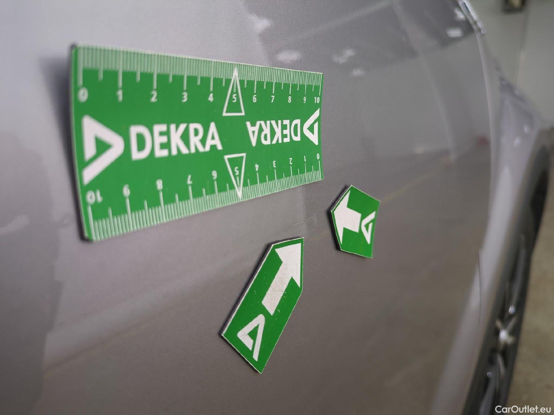  Toyota  C-HR TOYOTA  / 2016 / 5P / SUV 2.0 HYBRIDE 184 DISTINCTIVE #46