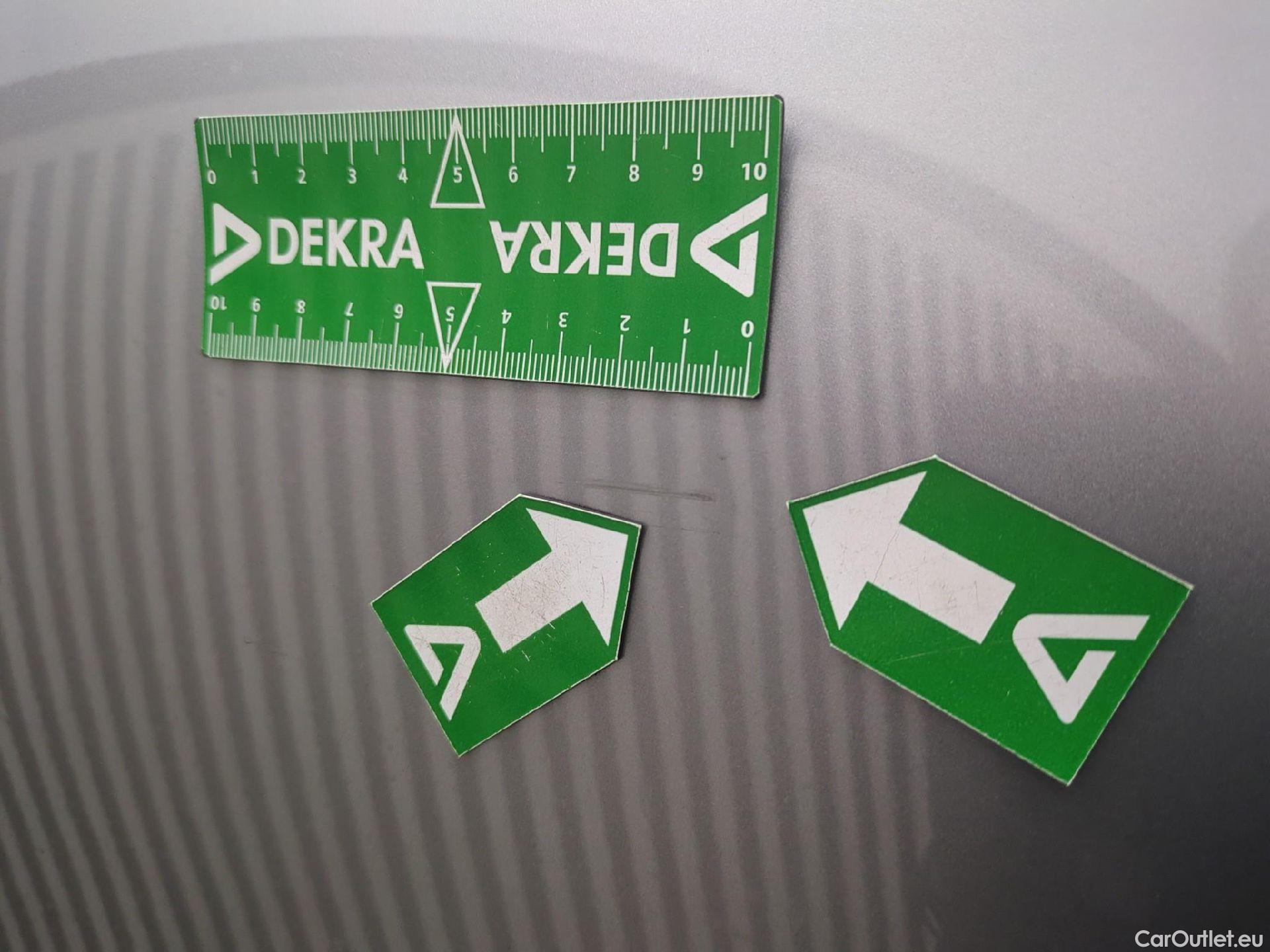  Toyota  C-HR TOYOTA  / 2016 / 5P / SUV 2.0 HYBRIDE 184 DISTINCTIVE #44