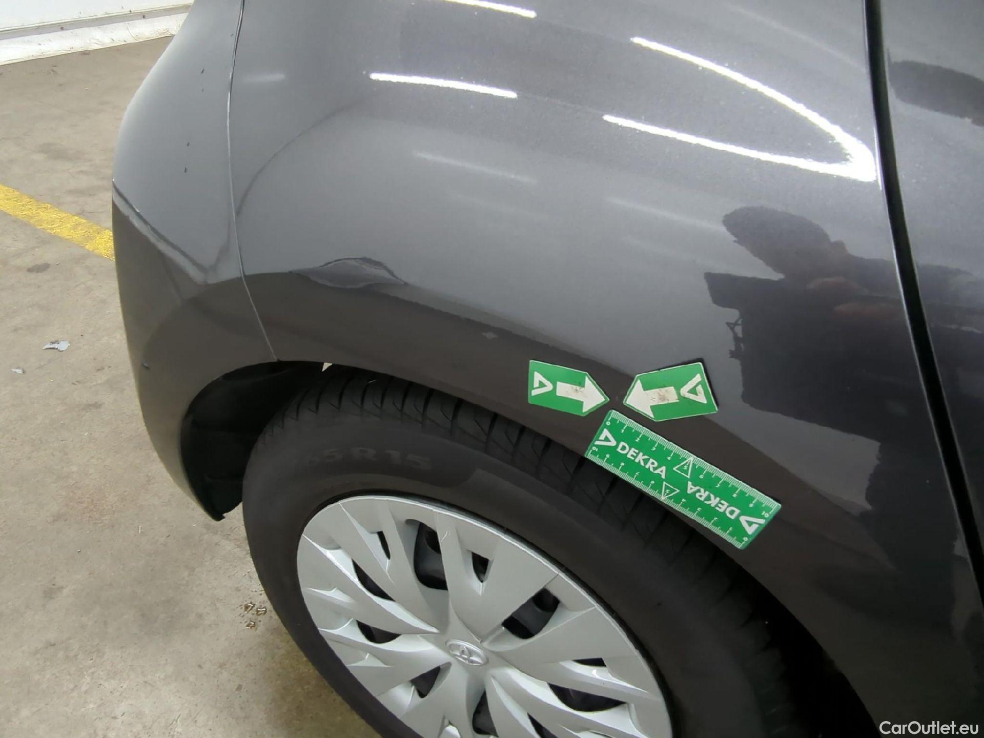  Toyota  Yaris TOYOTA  Hybride / 2019 / 5P / Berline Hybride 116h Dynamic Business Beyond Zer #1