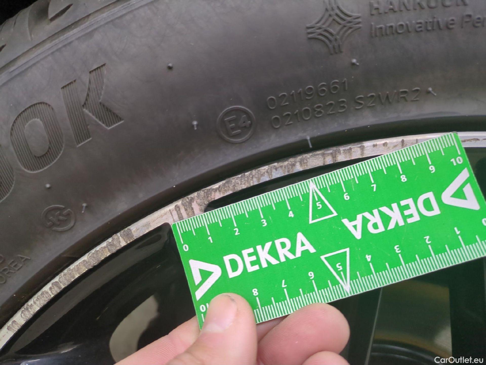  Toyota  C-HR TOYOTA  / 2016 / 5P / SUV 2.0 HYBRIDE 184 DISTINCTIVE #11