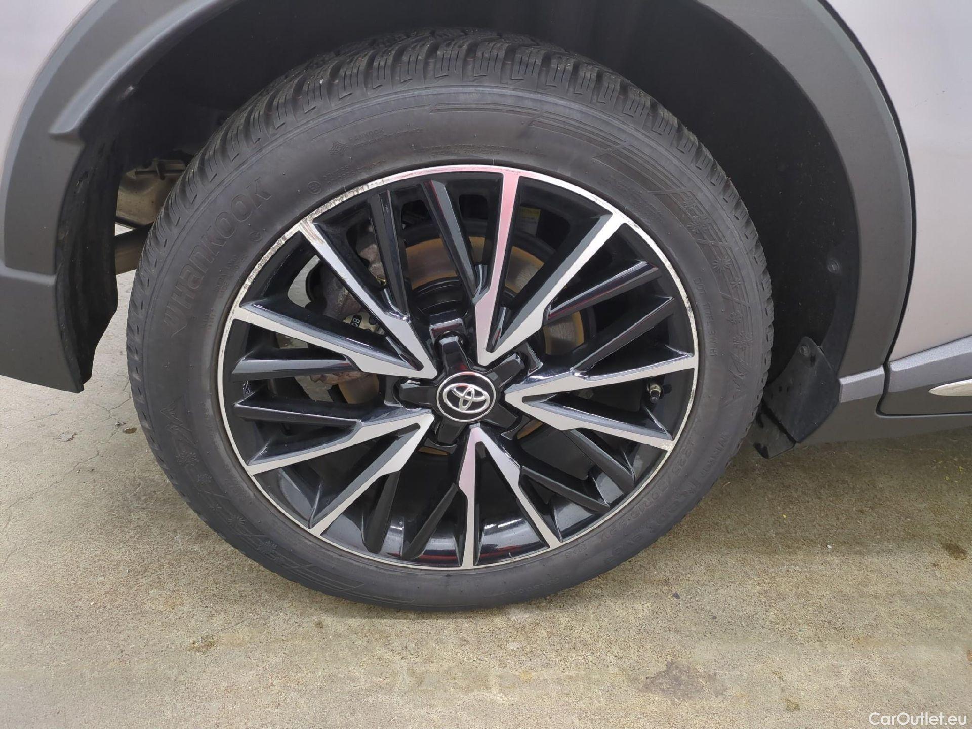  Toyota  C-HR TOYOTA  / 2016 / 5P / SUV 2.0 HYBRIDE 184 DISTINCTIVE #9