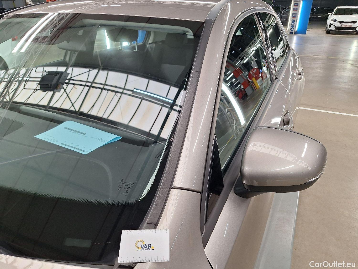  Mercedes  A-Klasse Mercedes, A-Class '18, Mercedes-Benz  A 180 d Aut. 5d #43