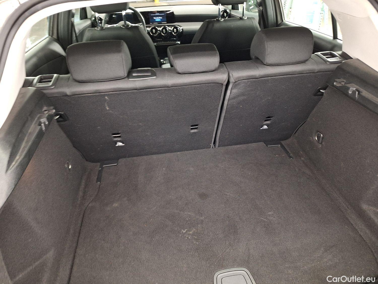  Mercedes  A-Klasse Mercedes, A-Class '18, Mercedes-Benz  A 180 d Aut. 5d #32