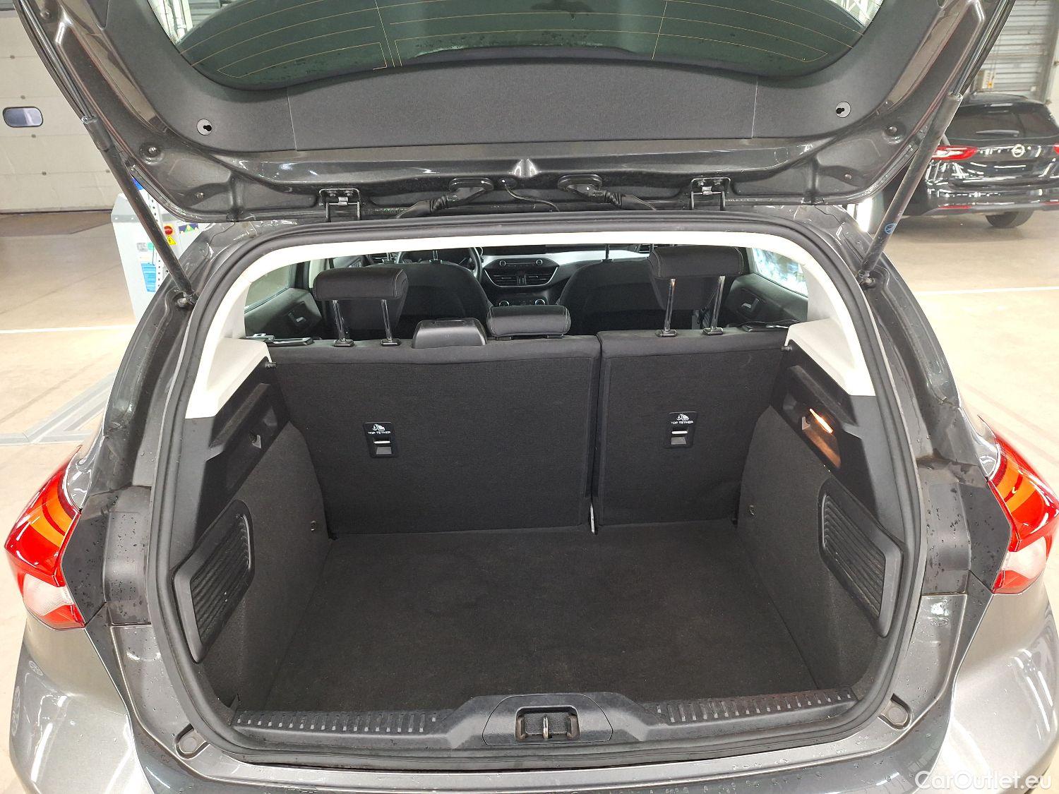  Ford  Focus Ford,  '18, Ford  1.0i EcoB. 74kW Connected 5d #27