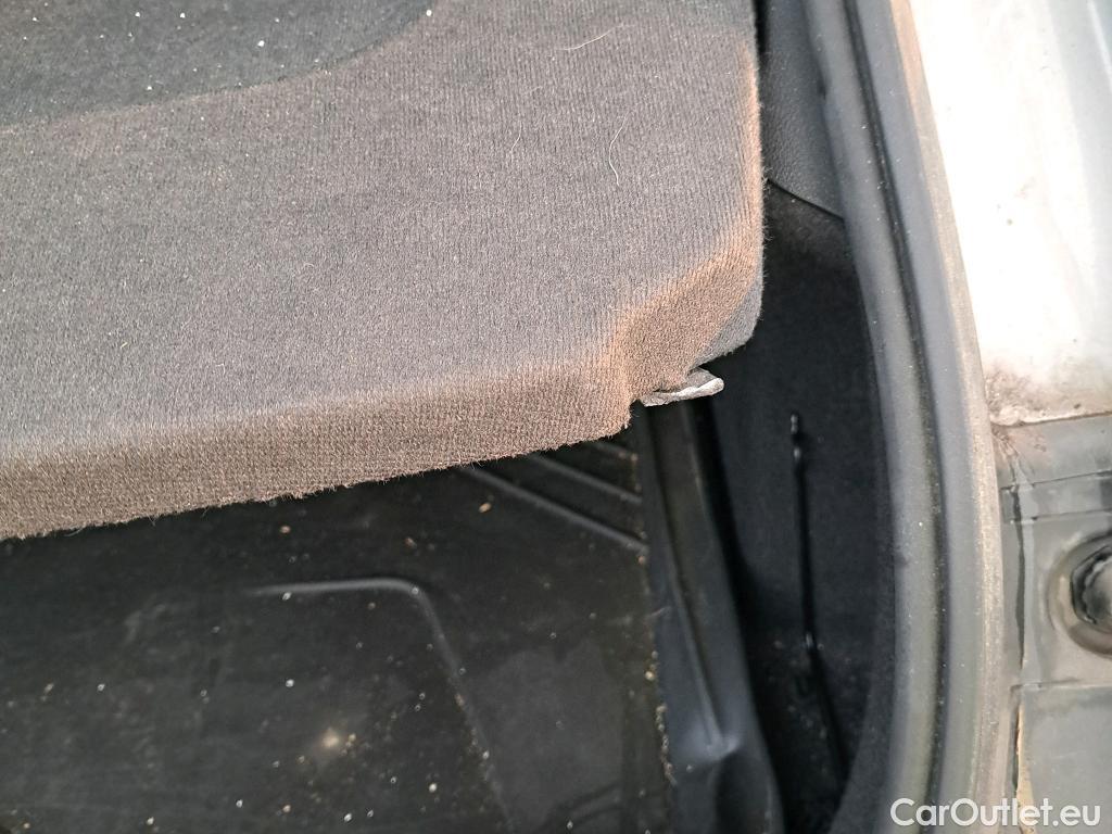  Bmw  Serie 1 BMW  / 2019 / 5P / berlina con portón 118i Corporate Auto. (AC) #6