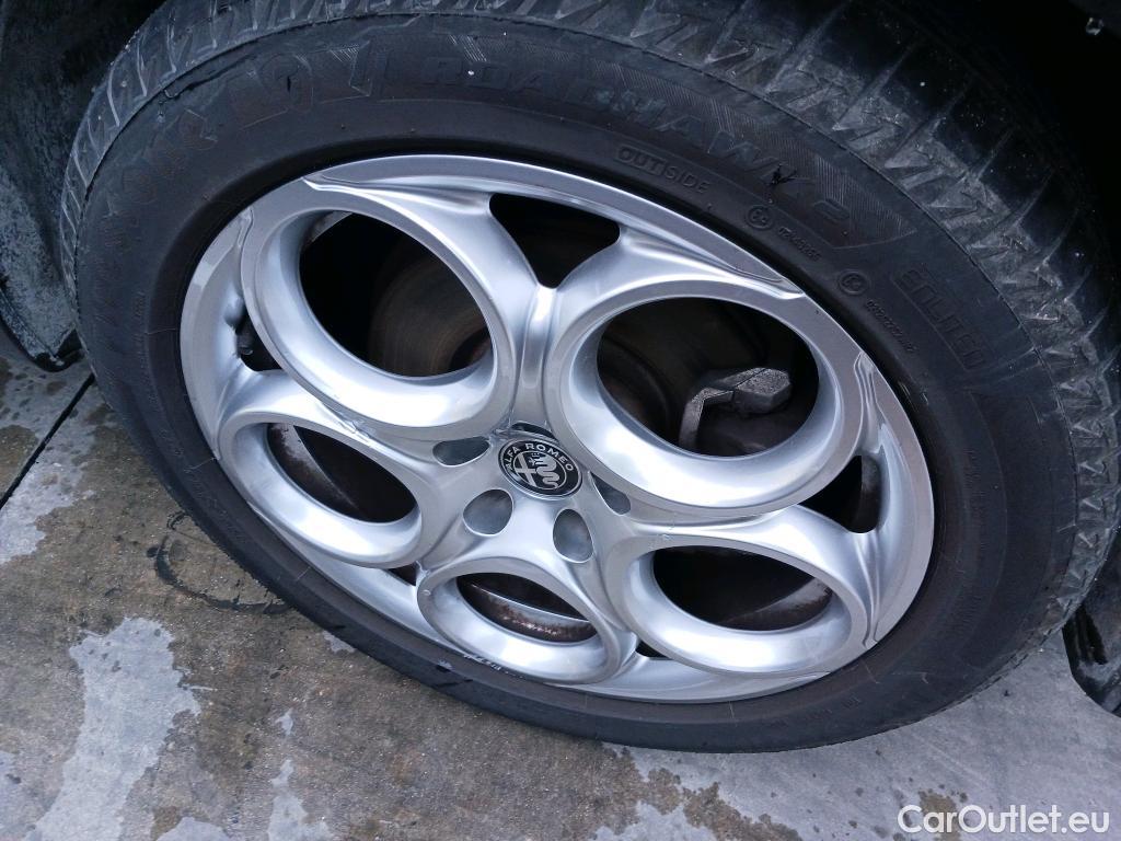  Alfa Romeo  TONALE Alfa Romeo  / 2022 / 5P / todoterreno 1.5 MHEV GASOLINA 130 CV SPRINT FWD #10