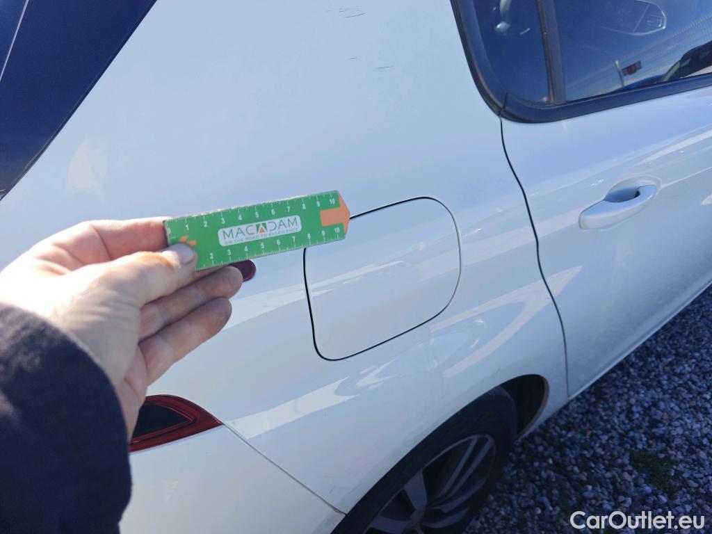  Peugeot  308 PEUGEOT  / 2017 / 5P / berlina con portón 5p Style BlueHDi 130 S&S #28