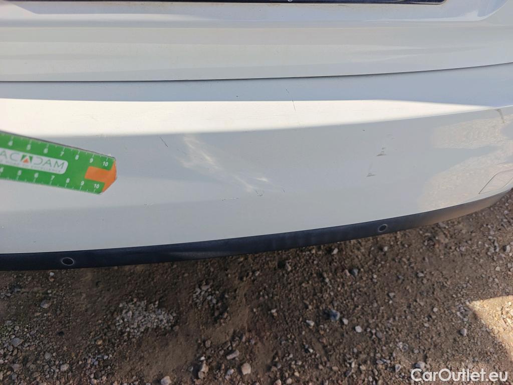  Peugeot  308 PEUGEOT  / 2017 / 5P / berlina con portón 5p Style BlueHDi 130 S&S #17