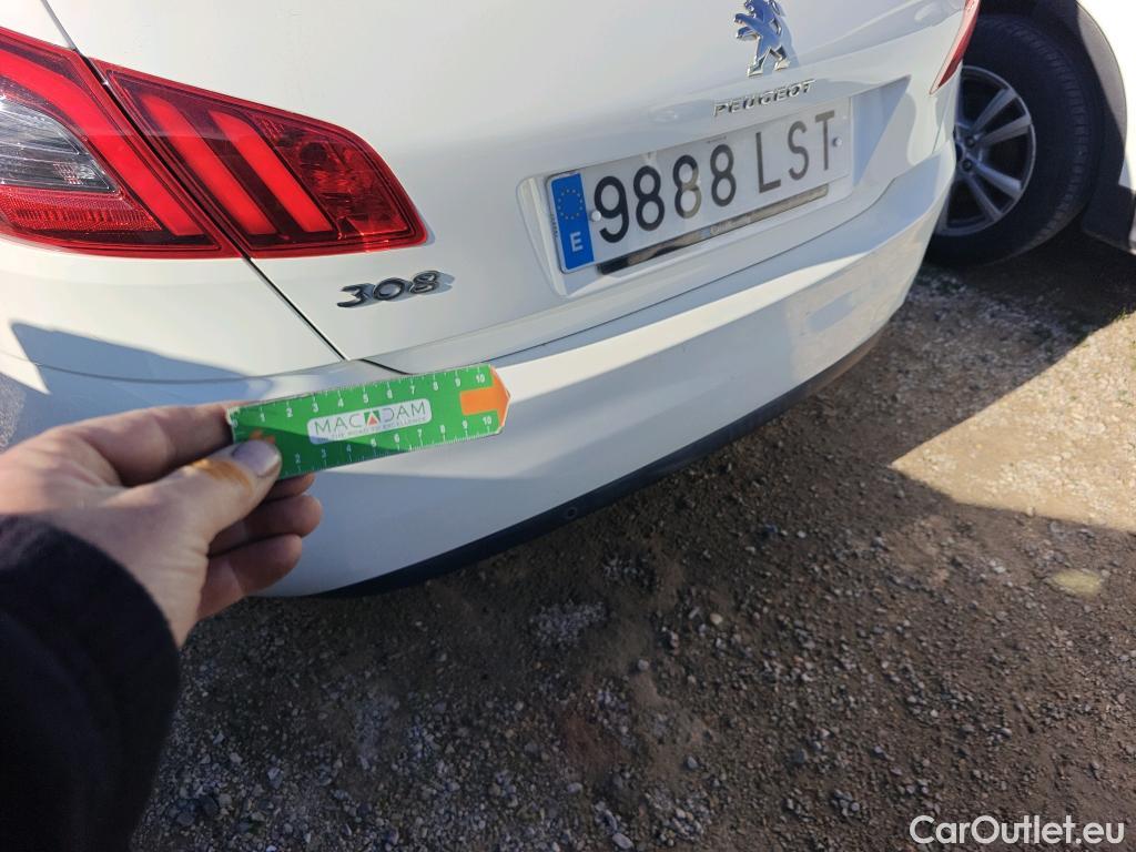  Peugeot  308 PEUGEOT  / 2017 / 5P / berlina con portón 5p Style BlueHDi 130 S&S #16
