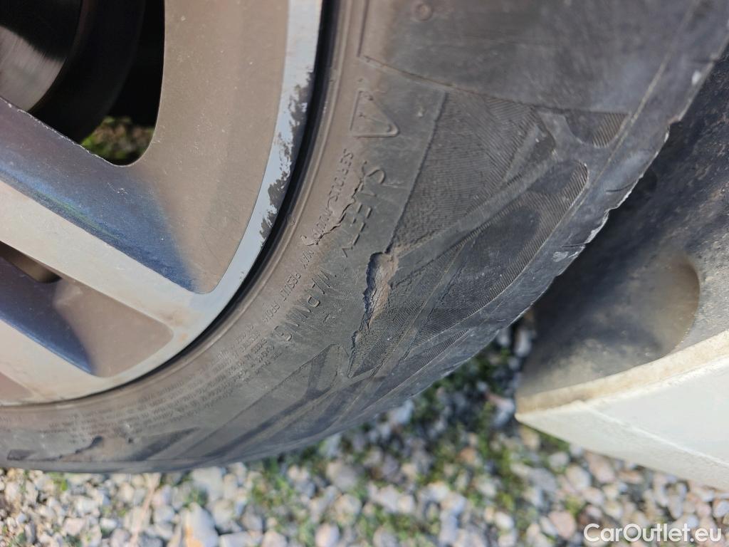  Peugeot  308 PEUGEOT  / 2017 / 5P / berlina con portón 5p Style BlueHDi 130 S&S #15