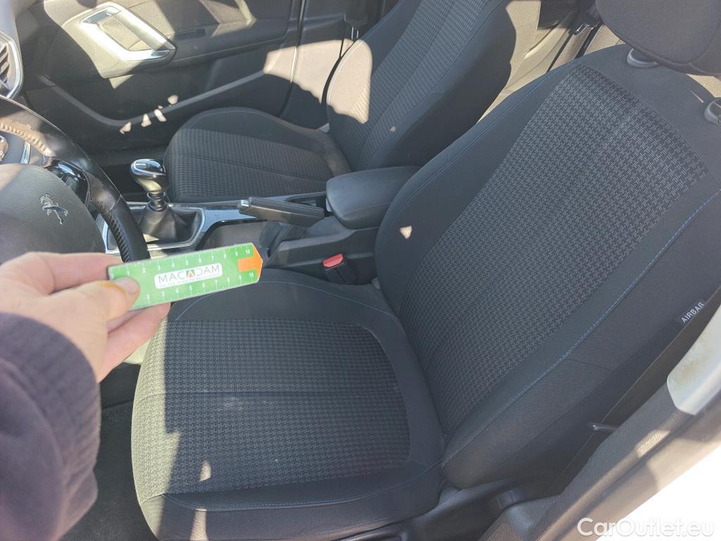  Peugeot  308 PEUGEOT  / 2017 / 5P / berlina con portón 5p Style BlueHDi 130 S&S #27