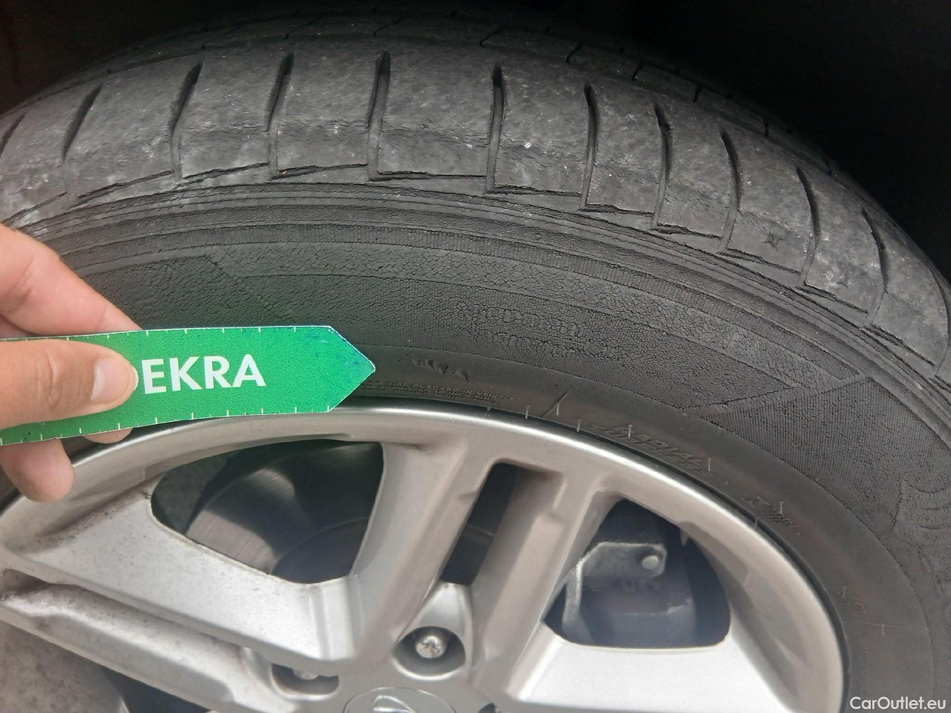  Hyundai  Konna HYUNDAI Kona / 2020 / 5P / todoterreno 1.0 TGDI Maxx 4X2 #42