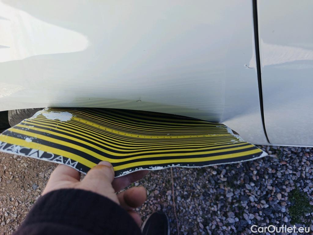  Peugeot  308 PEUGEOT  / 2017 / 5P / berlina con portón 5p Style BlueHDi 130 S&S #29