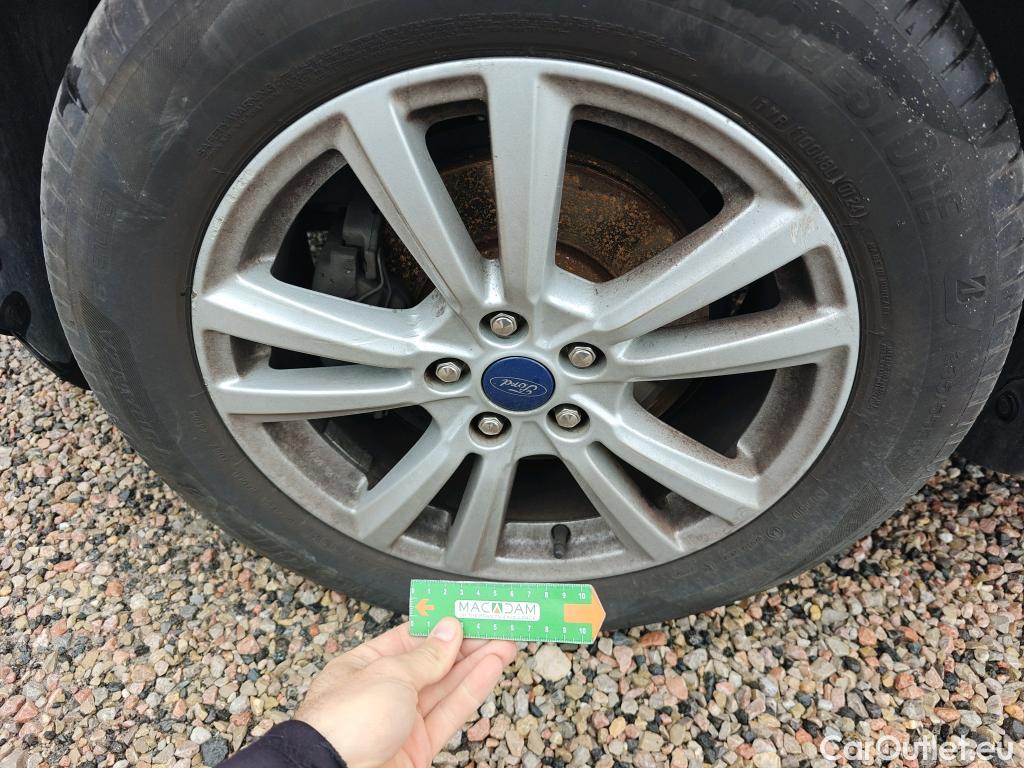  Ford  Kuga FORD  / 2016 / 5P / todoterreno 1.5 EcoBoost 88kW 4x2 Trend+ (CX) #38