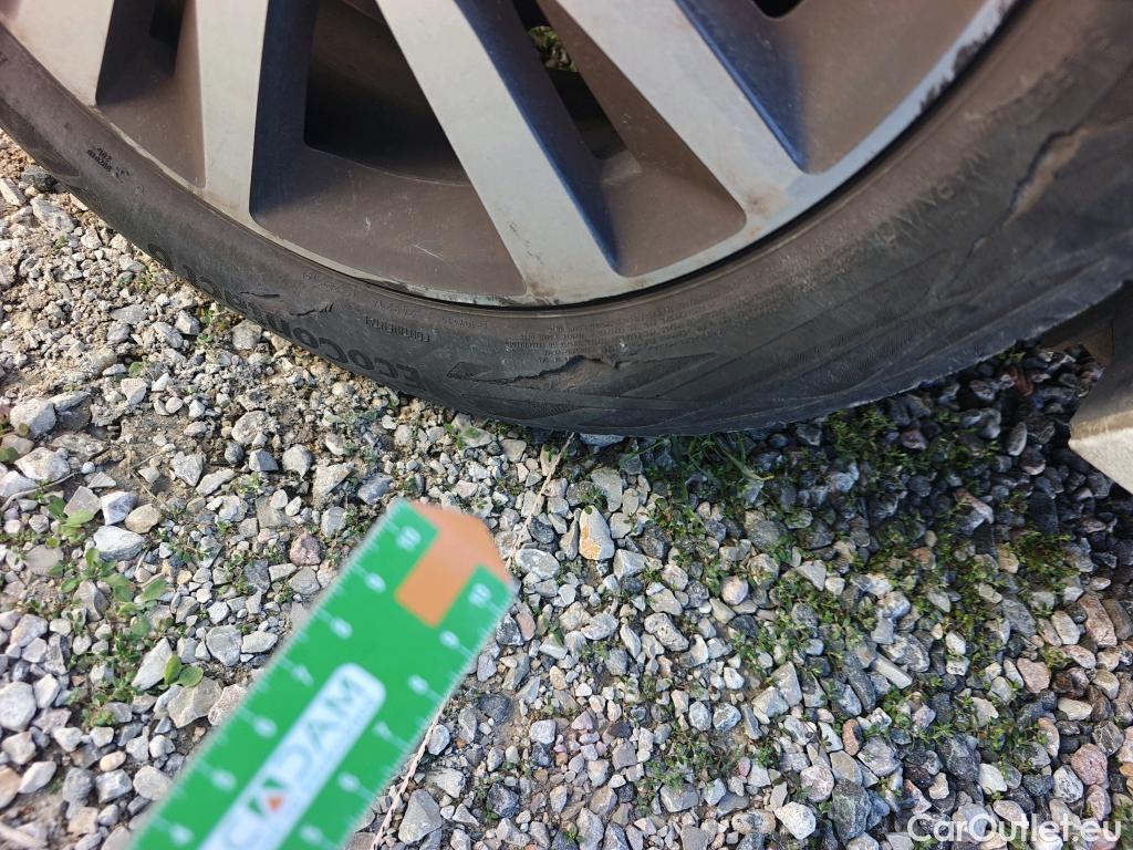  Peugeot  308 PEUGEOT  / 2017 / 5P / berlina con portón 5p Style BlueHDi 130 S&S #13