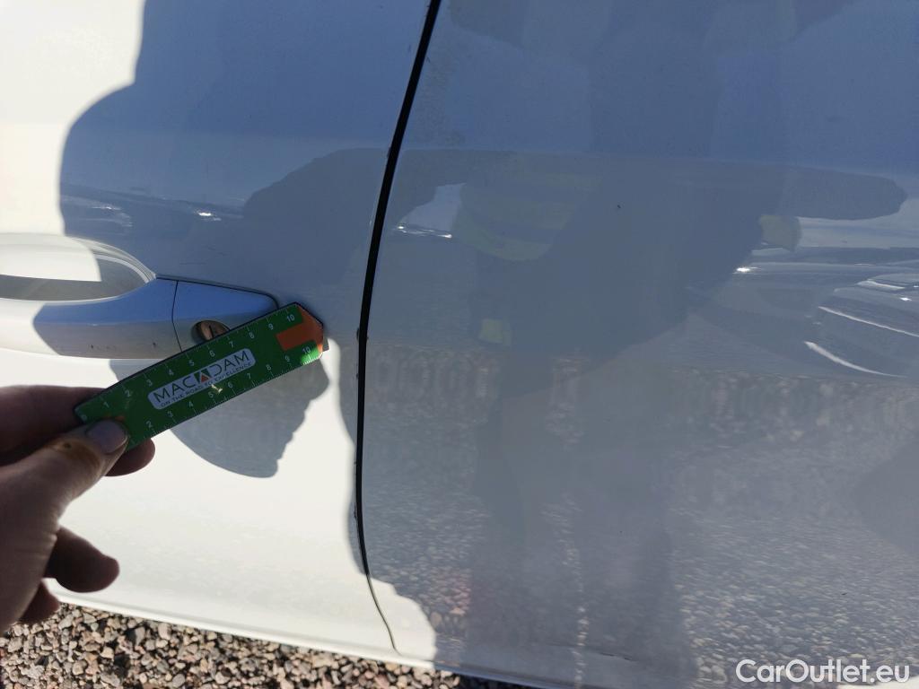  Peugeot  308 PEUGEOT  / 2017 / 5P / berlina con portón 5p Style BlueHDi 130 S&S #9