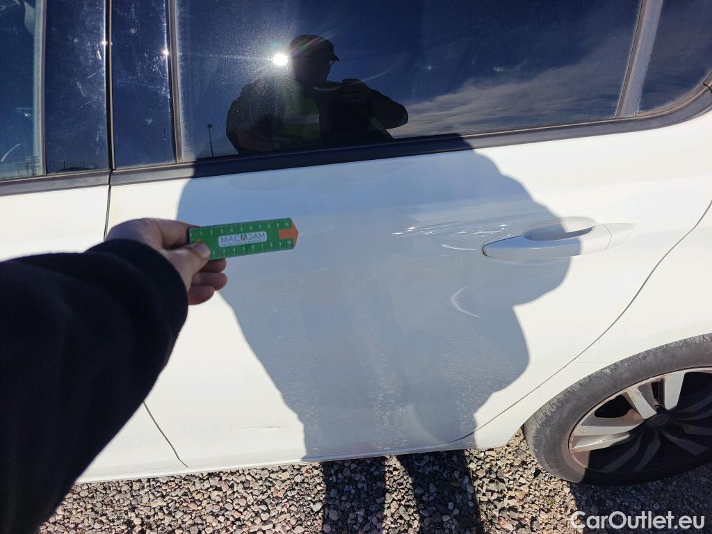  Peugeot  308 PEUGEOT  / 2017 / 5P / berlina con portón 5p Style BlueHDi 130 S&S #1