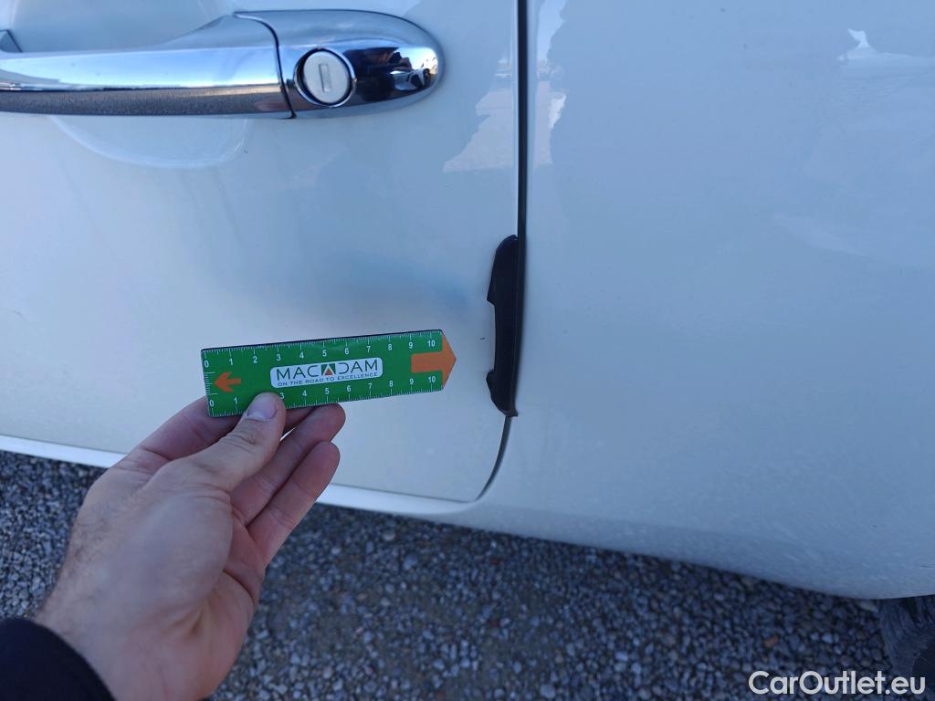  Fiat  500 FIAT  / 2015 / 3P / berlina con portón Red 1.0 Hybrid 51KW (70 CV)(SP)(SL) (AC4) #14