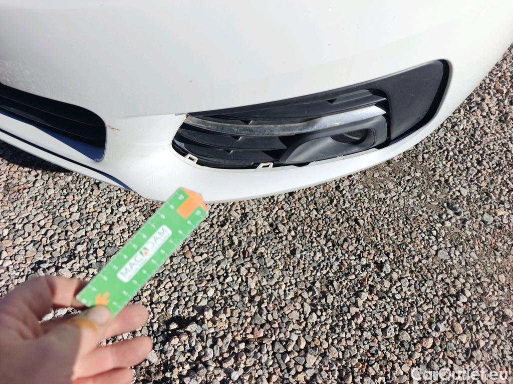  Peugeot  308 PEUGEOT  / 2017 / 5P / berlina con portón 5p Style BlueHDi 130 S&S #25