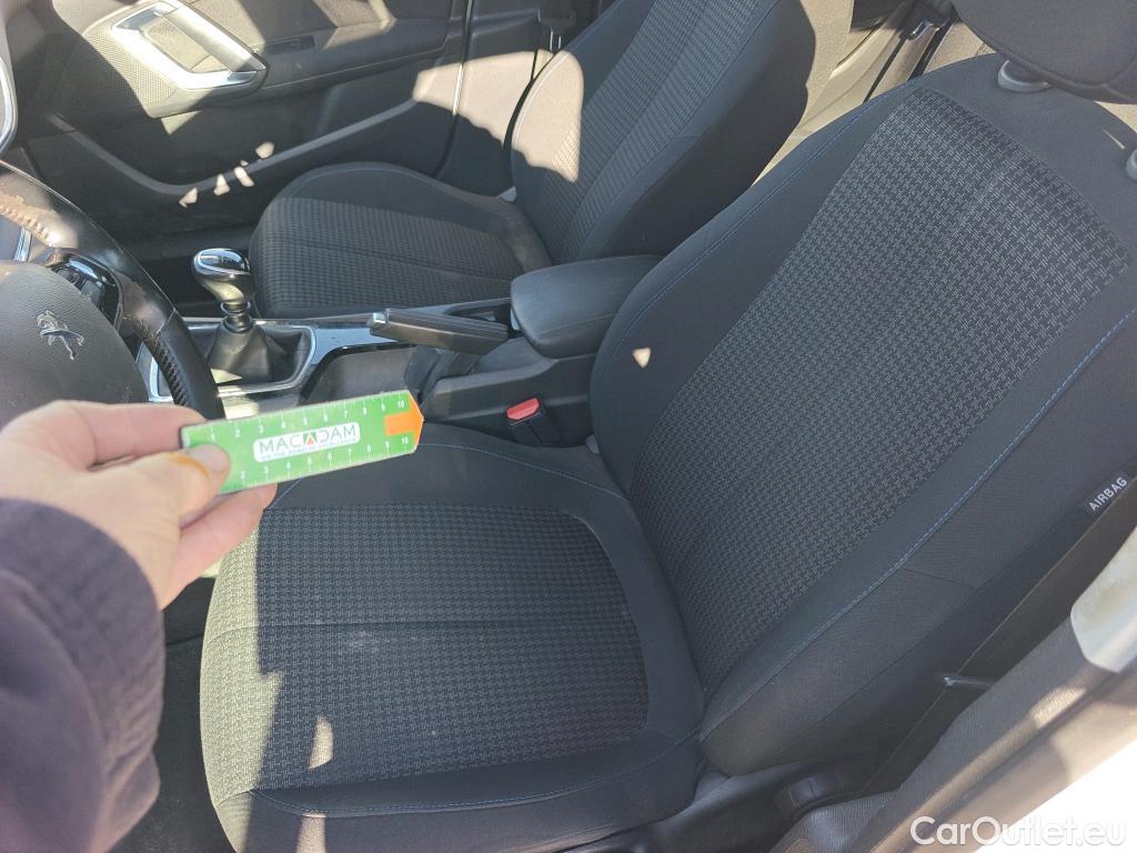  Peugeot  308 PEUGEOT  / 2017 / 5P / berlina con portón 5p Style BlueHDi 130 S&S #26