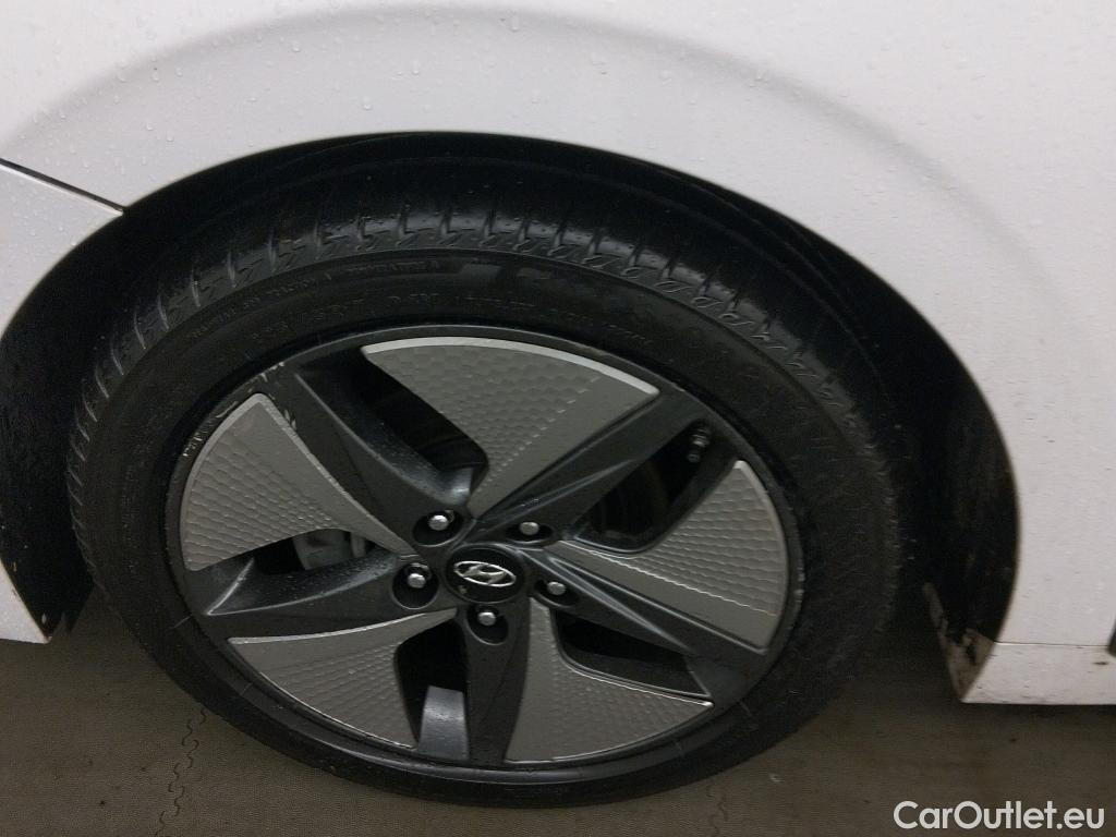  Hyundai   Ioniq HYUNDAI / 2019 / 5P / berlina con portón 1.6 GDI HEV Tecno DCT #3