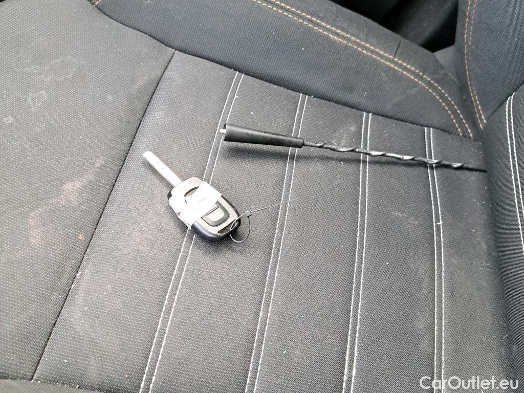  Dacia  Sandero DACIA  / 2020 / 5P / berlina con portón Stepway Essential TCe 67kW (90V) #19