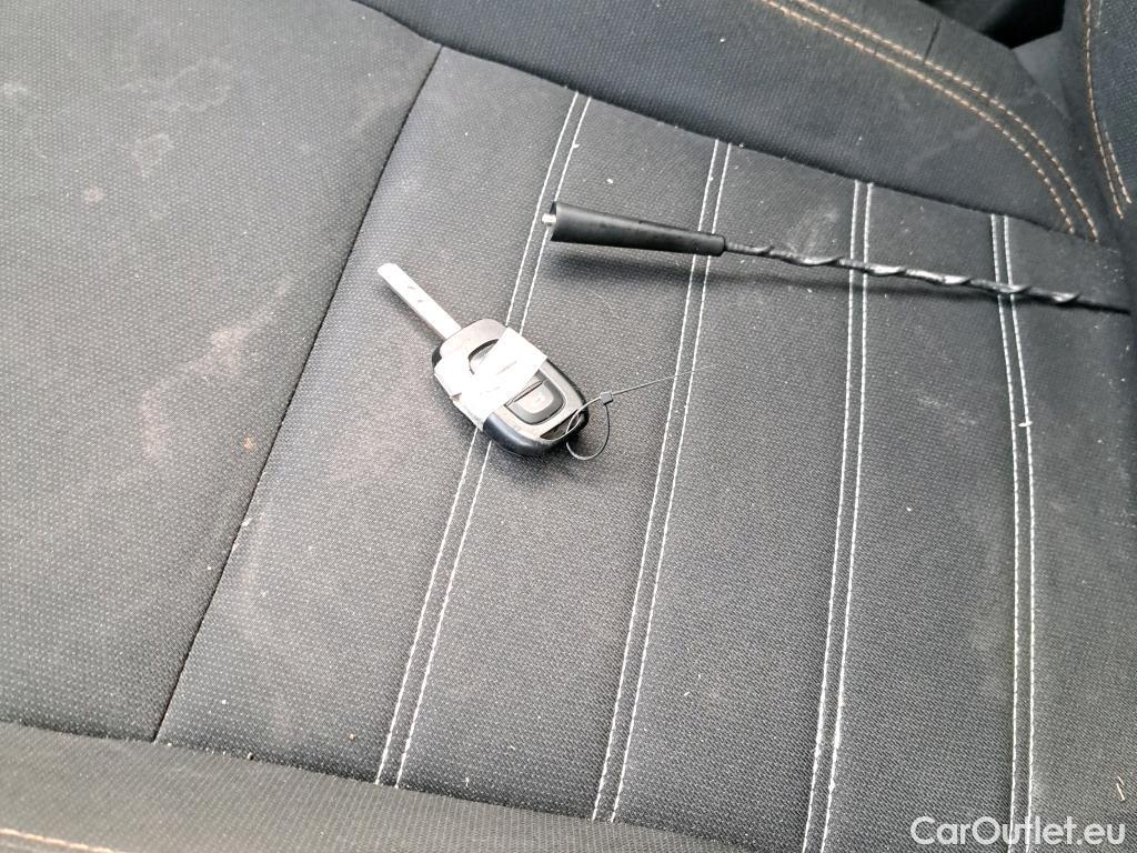  Dacia  Sandero DACIA  / 2020 / 5P / berlina con portón Stepway Essential TCe 67kW (90V) #2