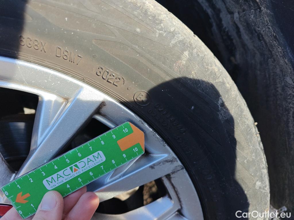  Fiat  500 FIAT  / 2015 / 3P / berlina con portón Red 1.0 Hybrid 51KW (70 CV)(SP)(SL) (AC4) #2