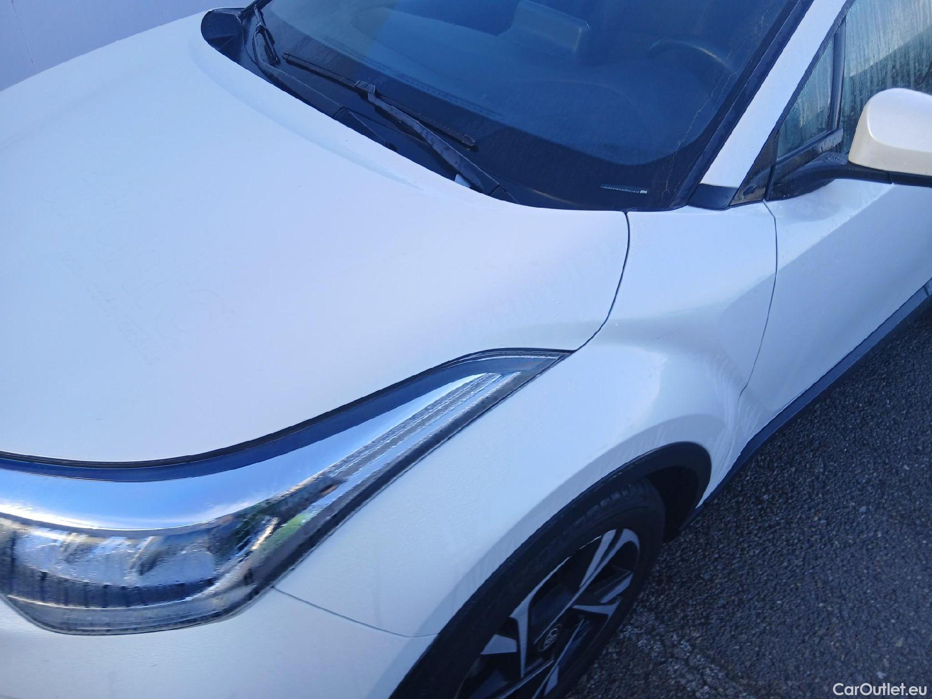  Toyota  C-HR TOYOTA  / 2019 / 5P / todoterreno 2.0 180H Advance #5