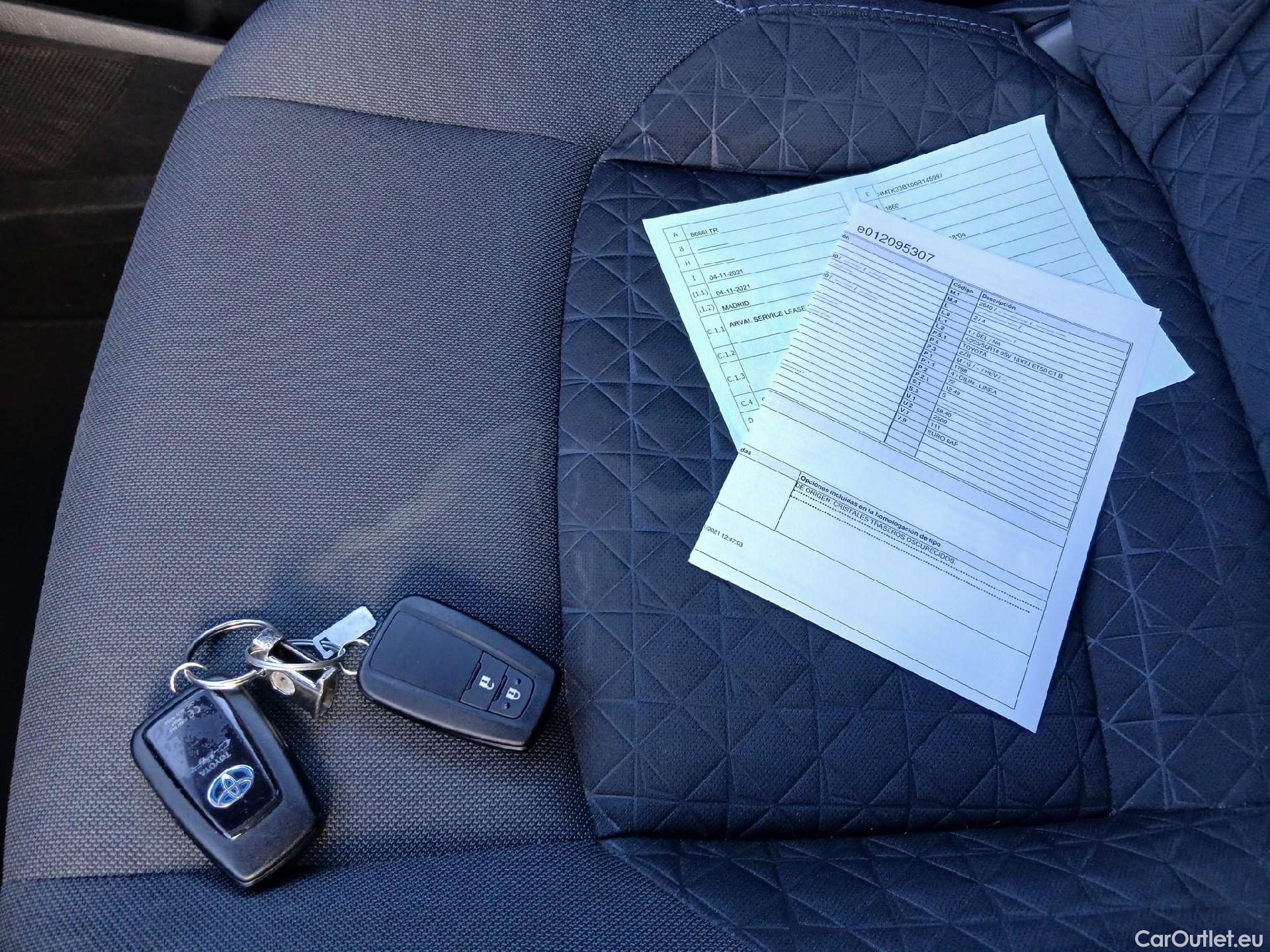  Toyota  C-HR TOYOTA  / 2019 / 5P / todoterreno 1.8 125H Advance #2