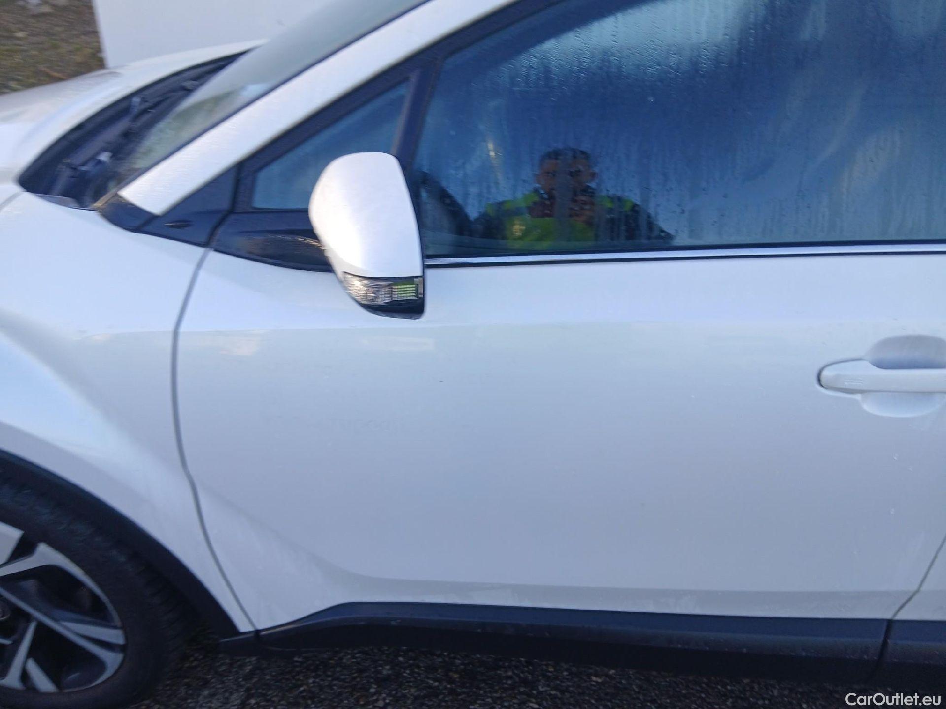  Toyota  C-HR TOYOTA  / 2019 / 5P / todoterreno 2.0 180H Advance #8